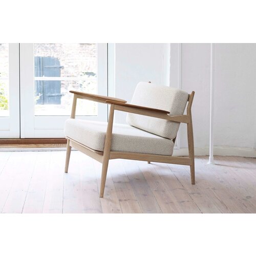 Magnus Olesen Magnus Olesen Model 107 fauteuil Magnus Olesen Magnus Olesen Model 107 fauteuil