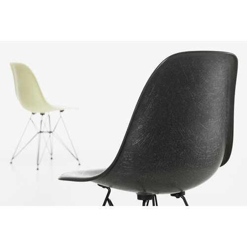 Vitra Vitra Eames Fiberglass Chairs Vitra Vitra Eames Fiberglass Chairs