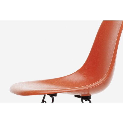 Vitra Vitra Eames Fiberglass Chairs Vitra Vitra Eames Fiberglass Chairs