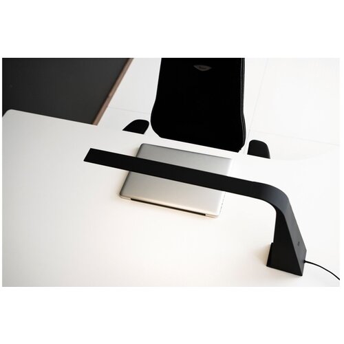 Ateljé Lyktan Ateljé Lyktan Kiwi bureaulamp minimalistisch Scandinavisch design Ateljé Lyktan Ateljé Lyktan Kiwi bureaulamp minimalistisch Scandinavisch design