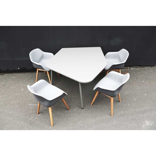 Four Design Four Design Four Me stoel